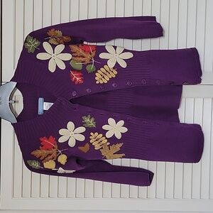 Classic Elements embroidered sweater size S